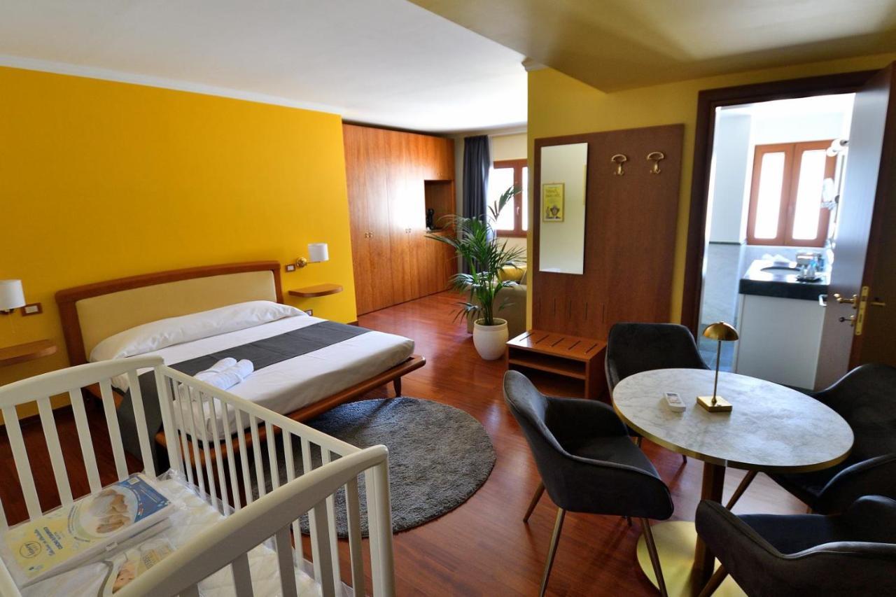 Le Cinema Bed & Breakfast ฟอร์เมีย ภายนอก รูปภาพ